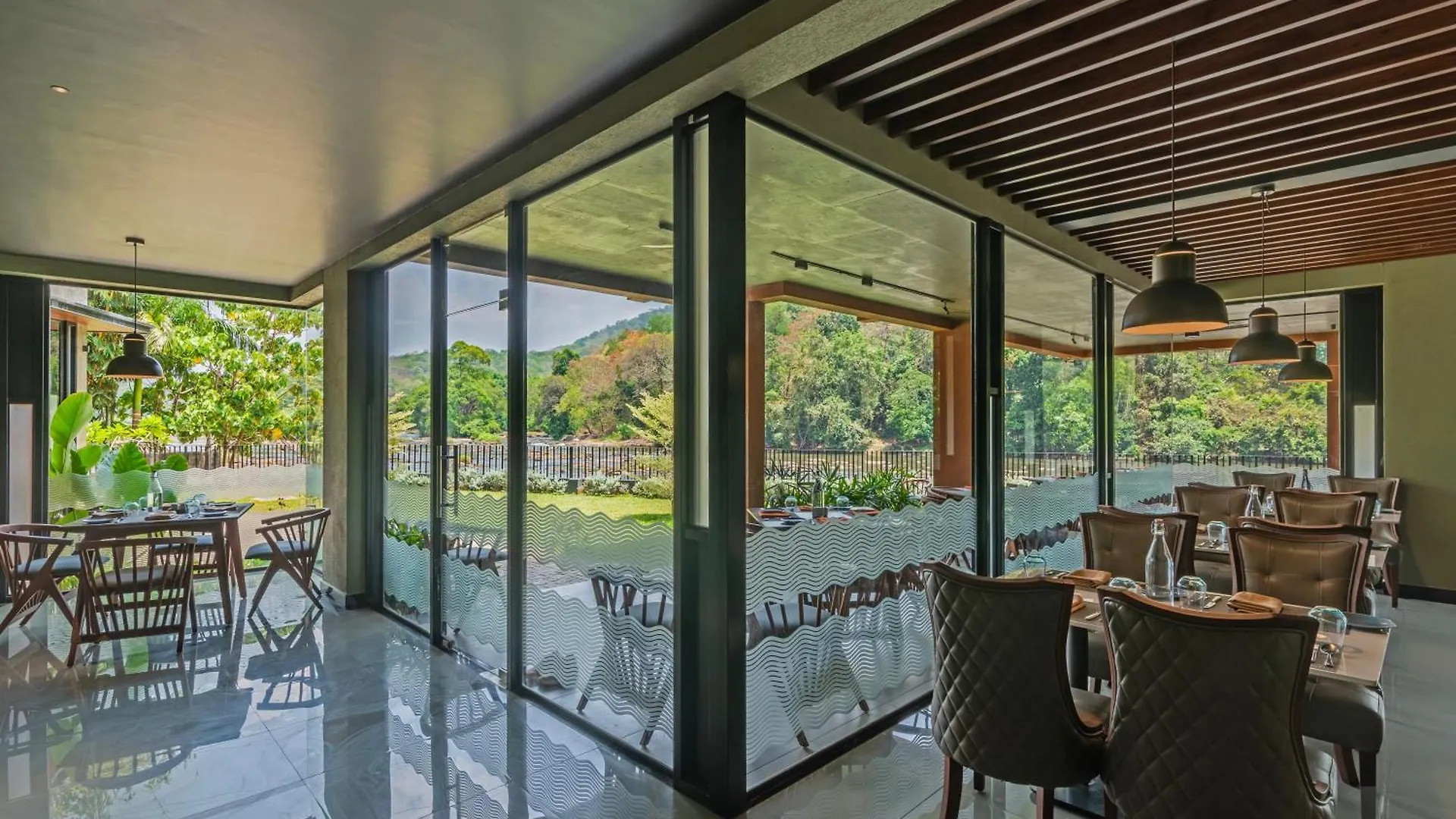 فندق Sterling Athirappilly Kallana 4*,